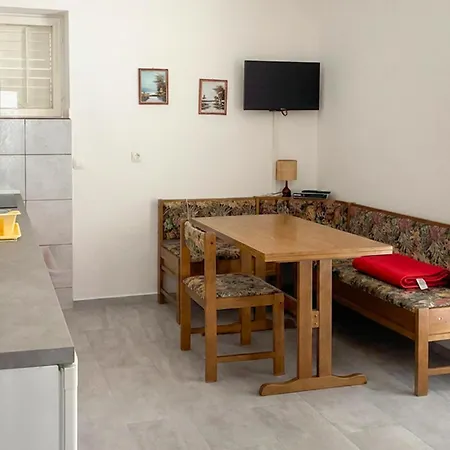 Apartment 1 Bedroom Cozy In Rab Supdraga