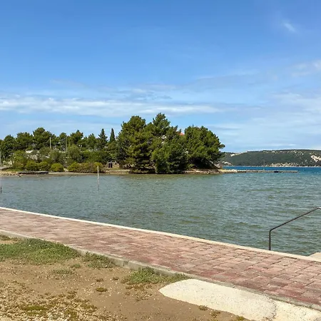 1 Bedroom Cozy In Rab Supdraga Apartment